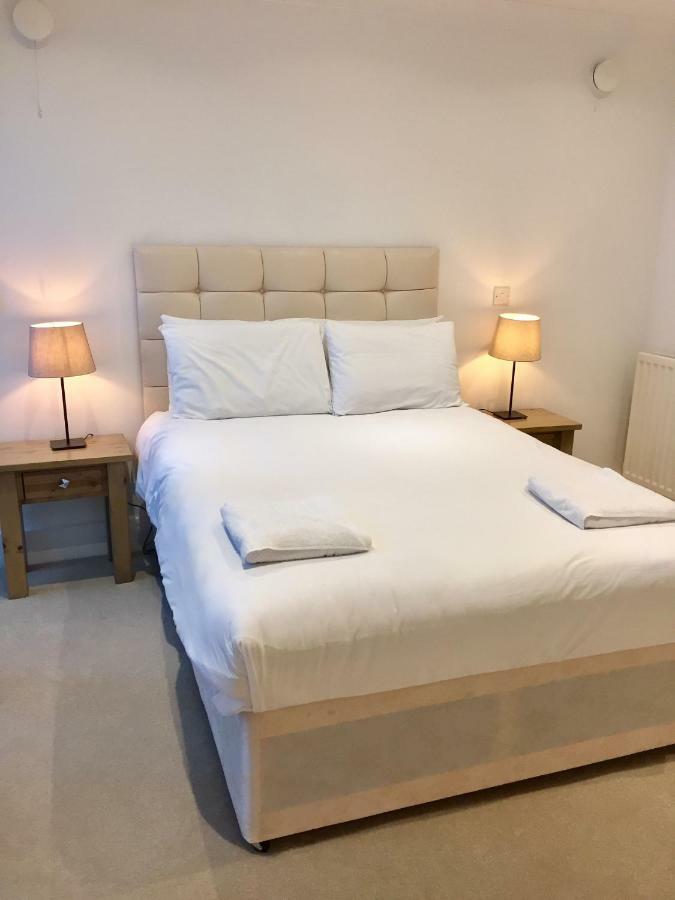Stylish Apartment In Victoria Лондон Экстерьер фото