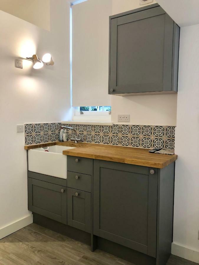 Stylish Apartment In Victoria Лондон Экстерьер фото
