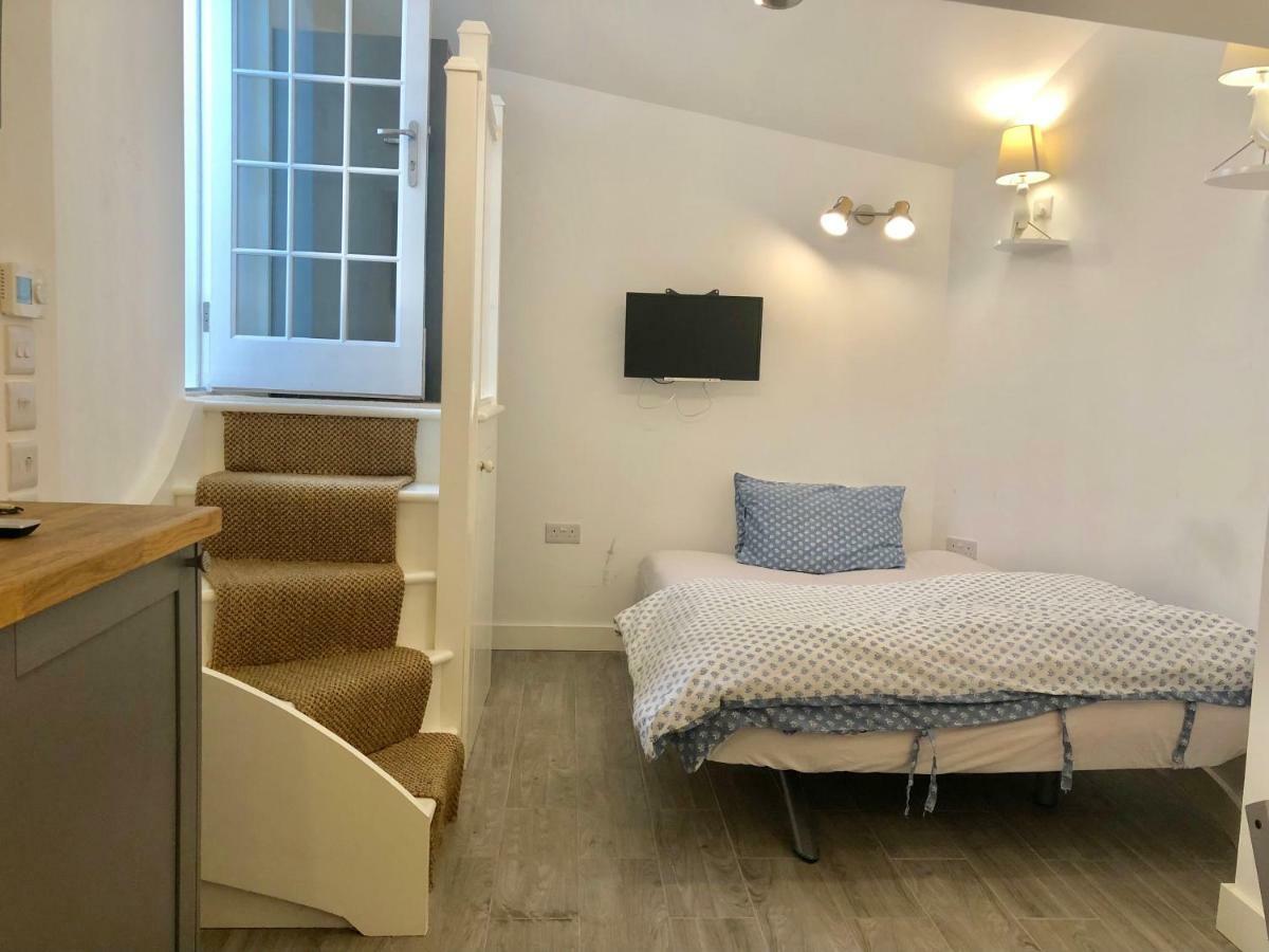 Stylish Apartment In Victoria Лондон Экстерьер фото